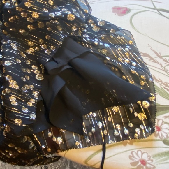 NWOT - DEREK LAM 10 Crosby Metallic Ruffle V-Neck Top - Size 4 - Picture 7 of 10